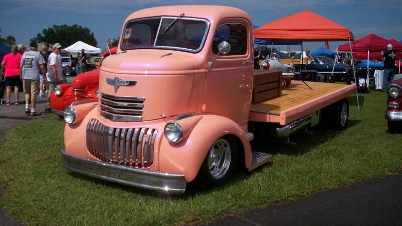 Pink Vintage Flatbed Truck — Outdoor