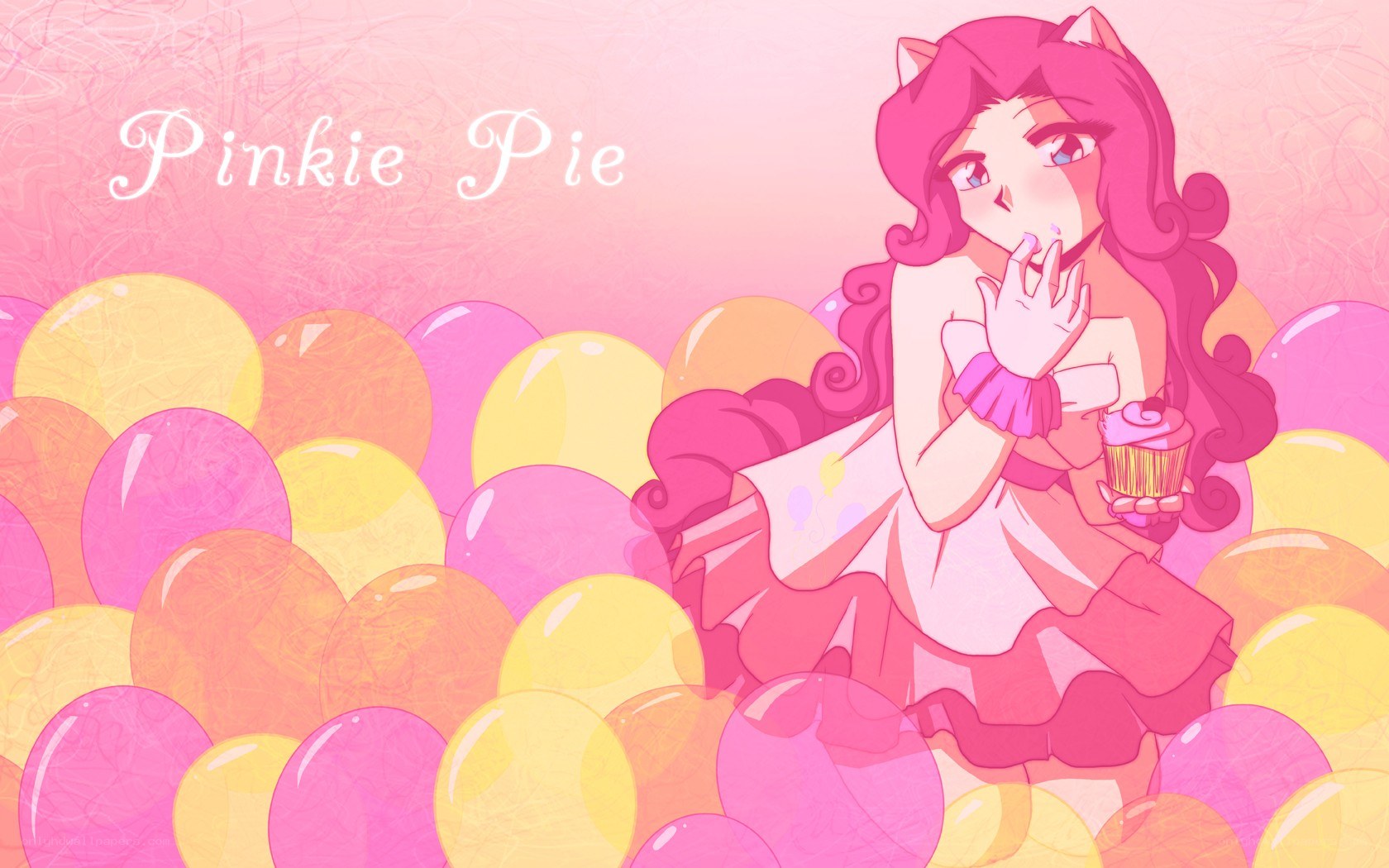 Pinkie Pie with cupcake
