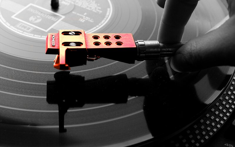 Pioneer turntable cartridge on vinyl