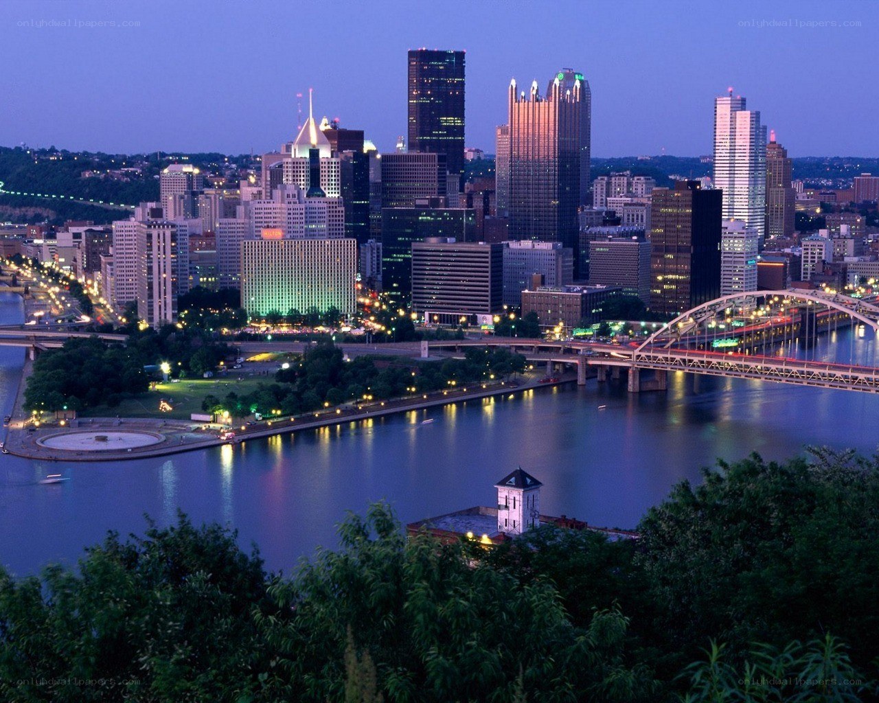 Pittsburgh skyline at dusk