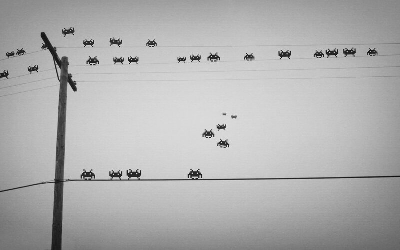 Pixelated Aliens on Wires