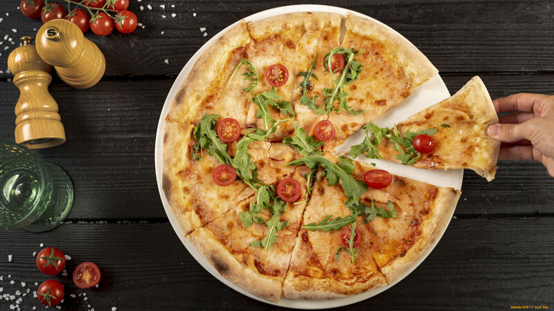 Pizza with Arugula and Tomatoes — Black