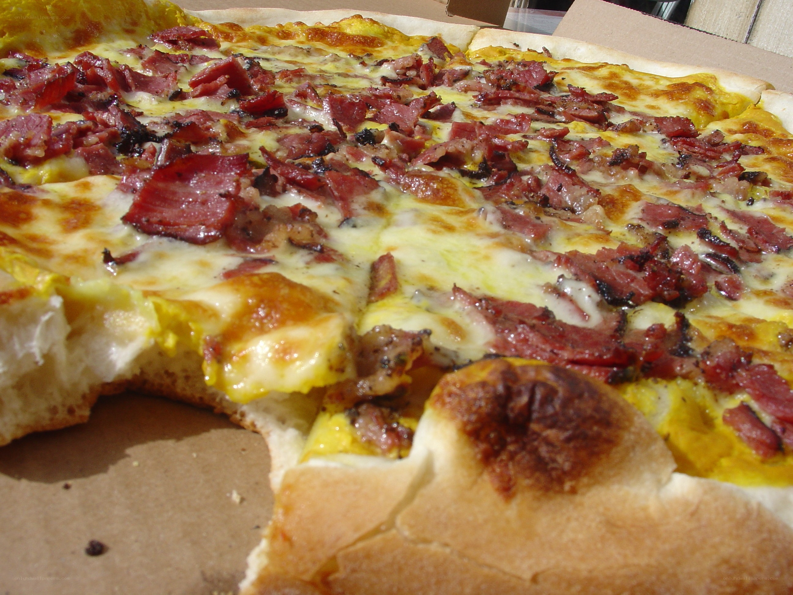pizza with bacon and cheese