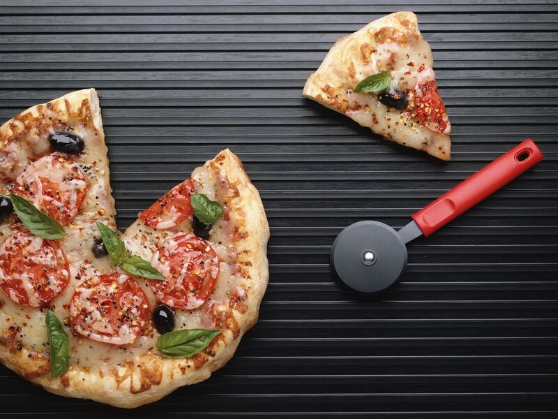 Pizza with Basil and Olives — Black