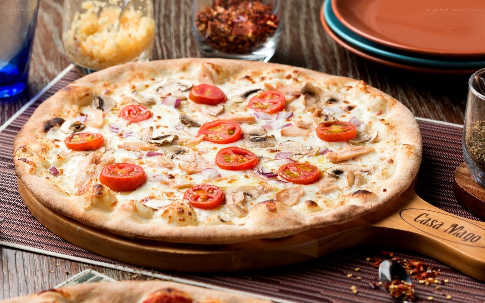 pizza with chicken and mushrooms