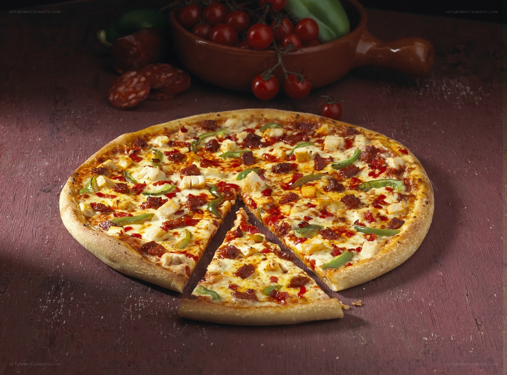 pizza with chicken and peppers