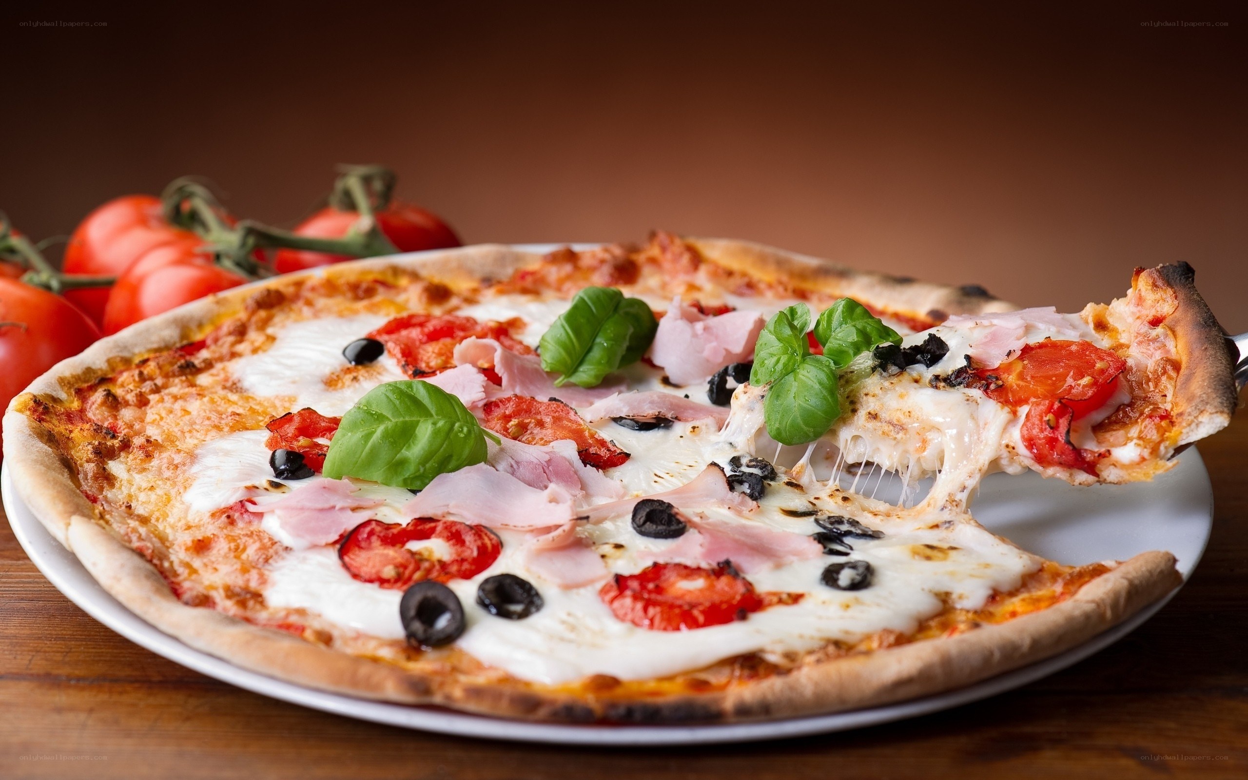 Pizza with ham and basil