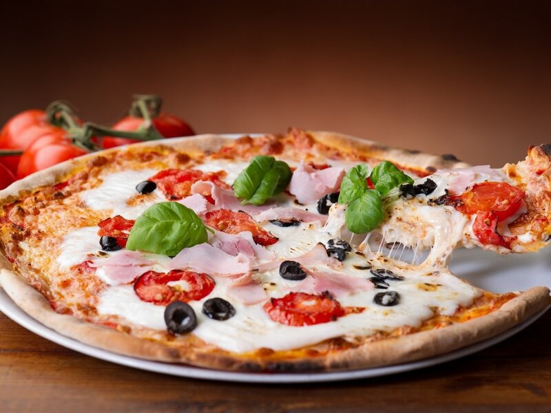 Pizza with Ham and Basil — Brown