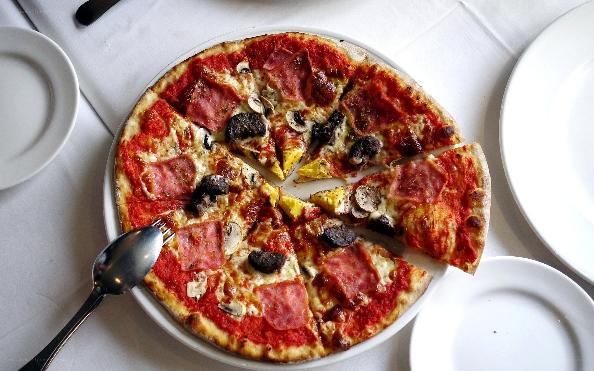 pizza with ham and mushrooms