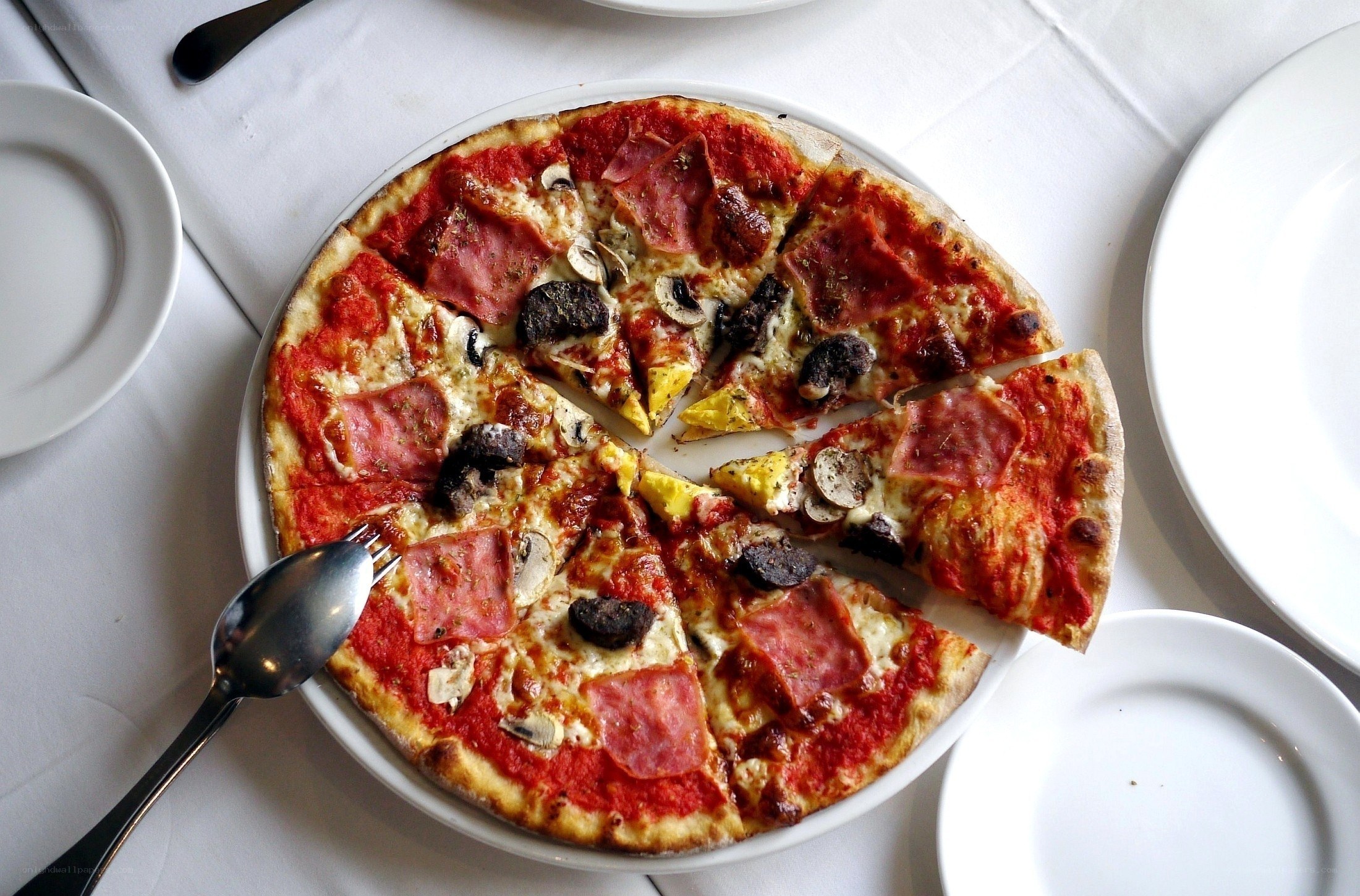 Pizza with ham and mushrooms