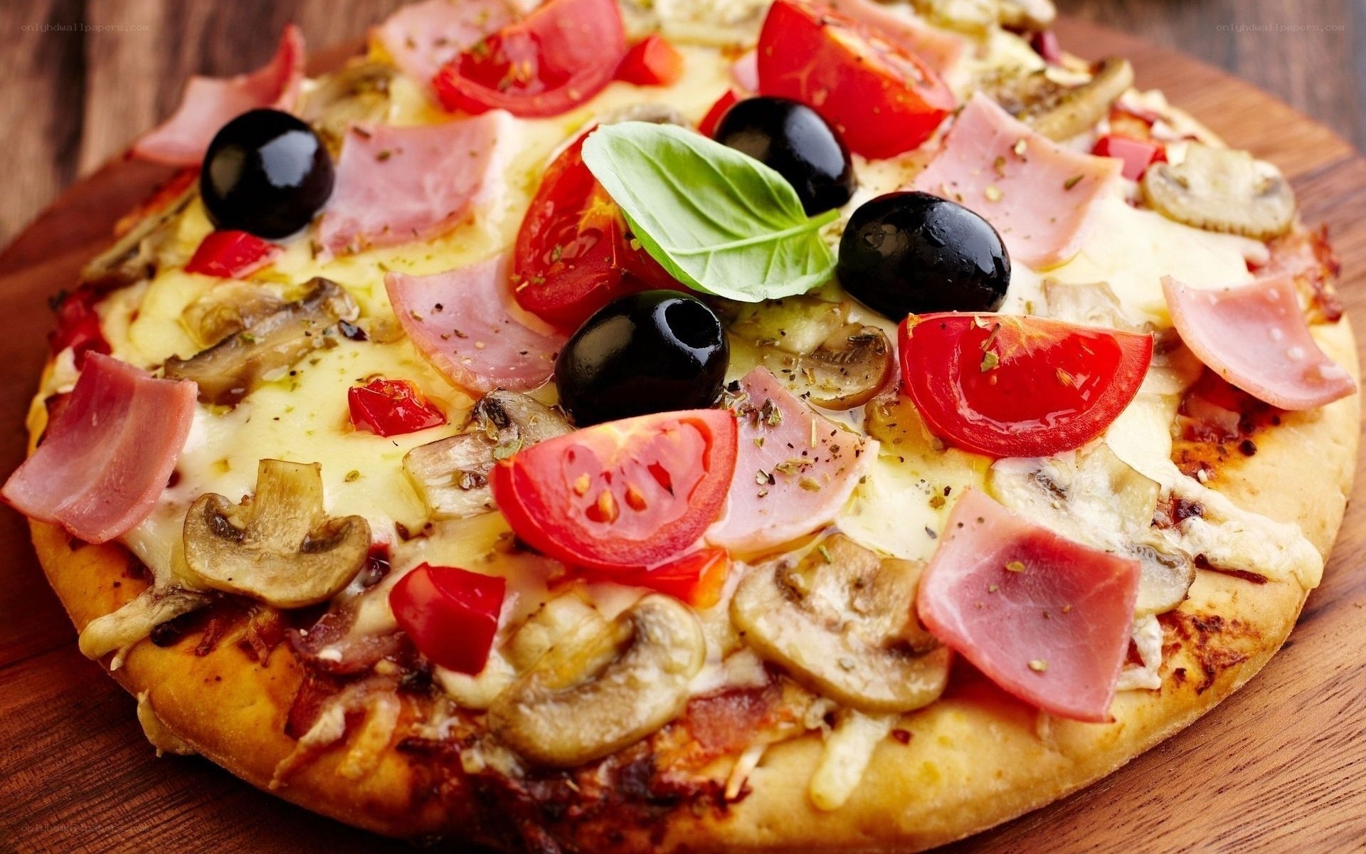 pizza with ham and vegetables