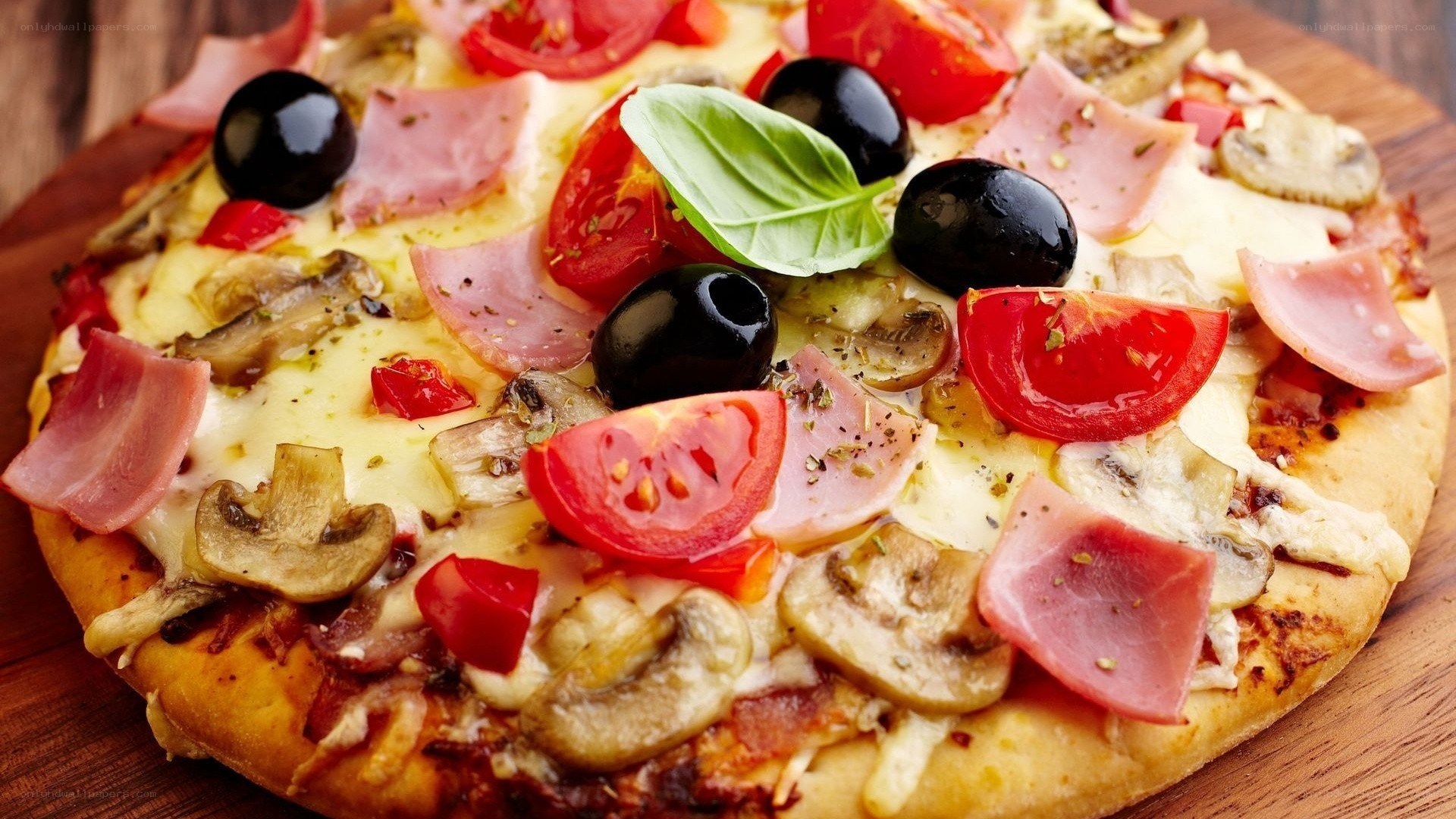 pizza with ham and vegetables