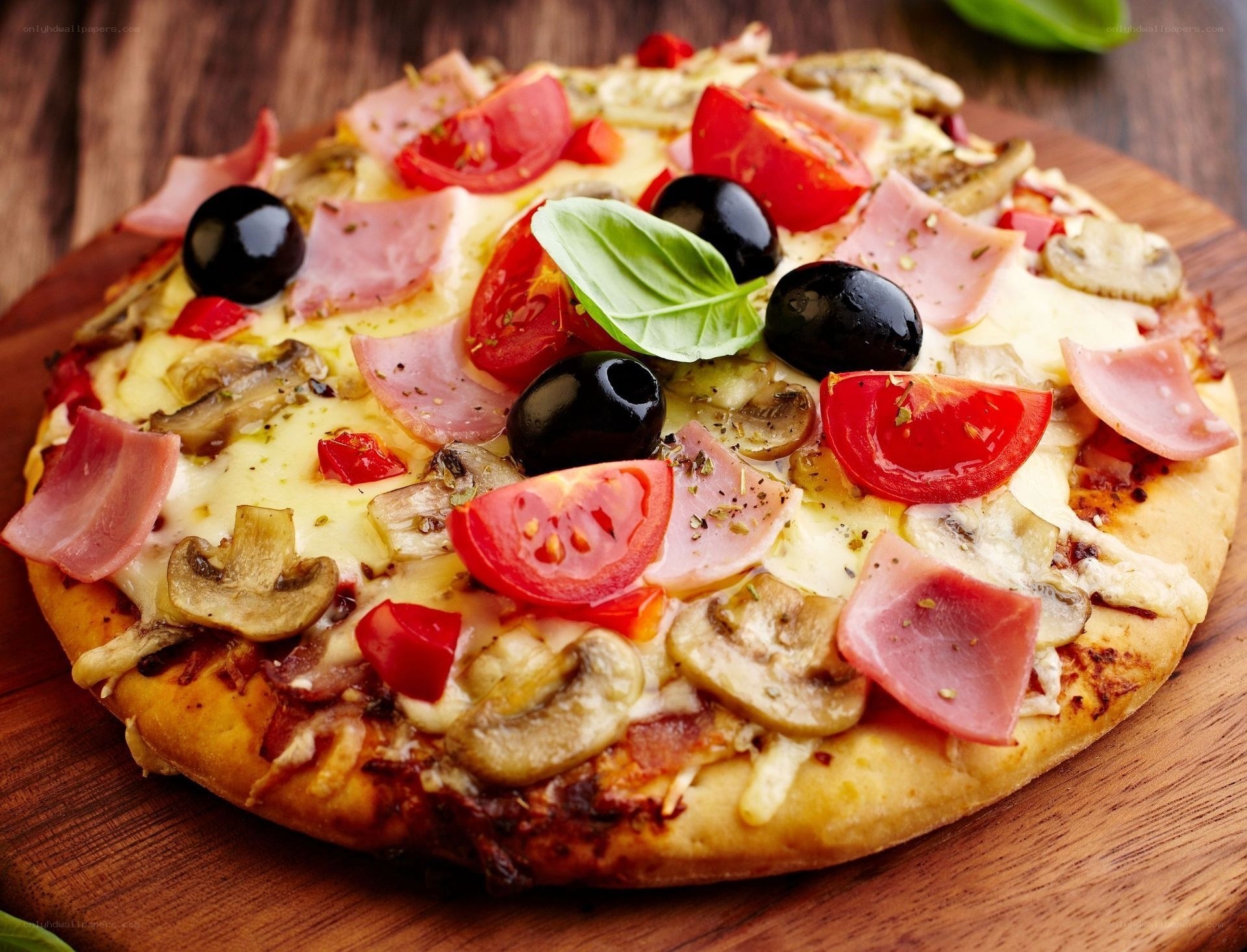 pizza with ham and vegetables