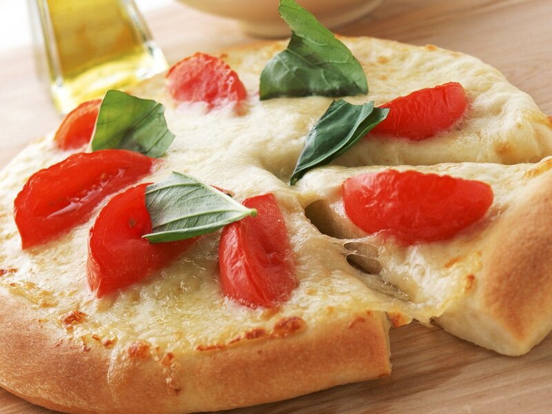 Pizza with Tomatoes and Basil — Red