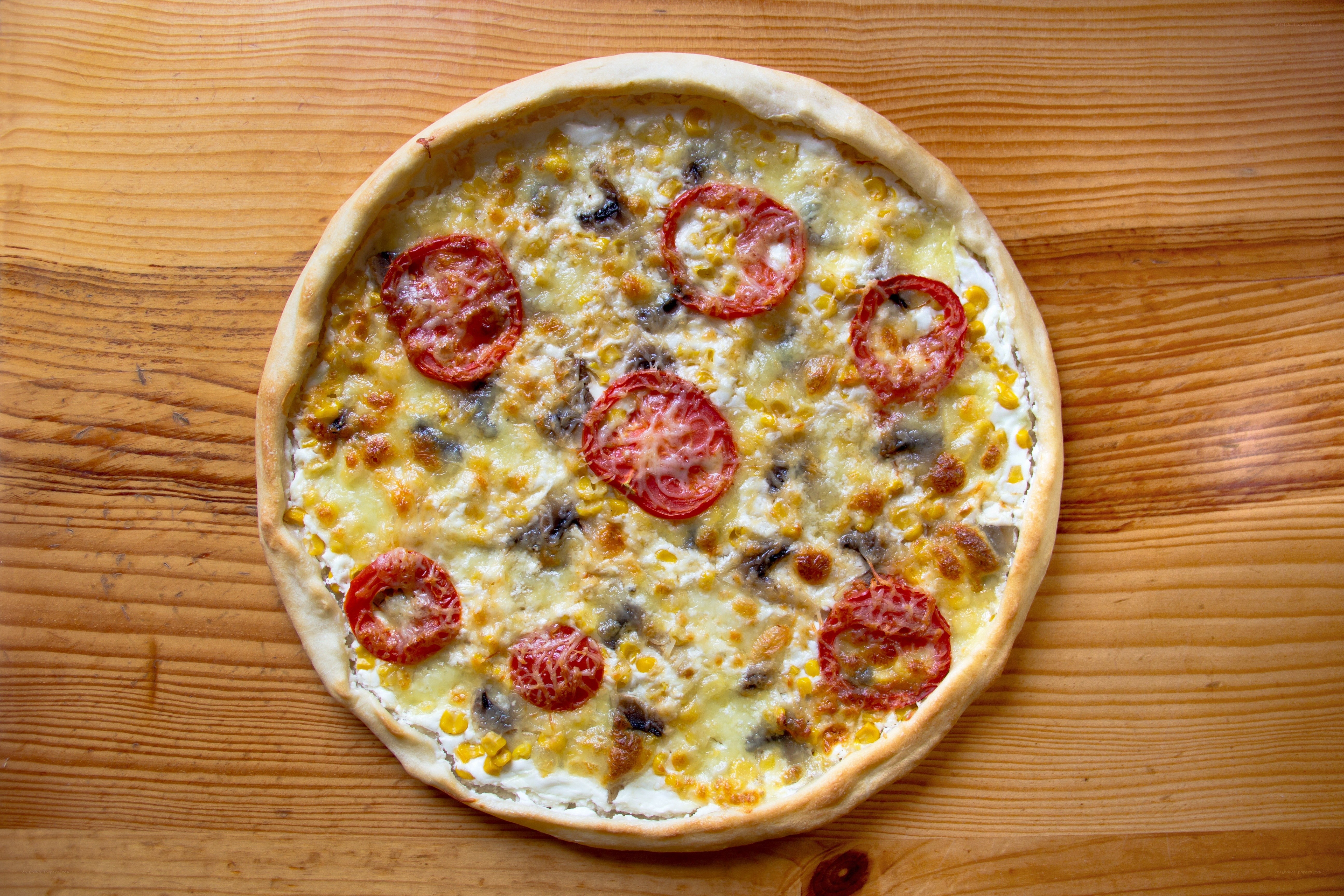 pizza with tomatoes and corn