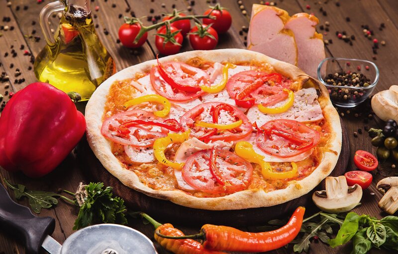 Pizza with Vegetables — Red, Appetizing, Photograph
