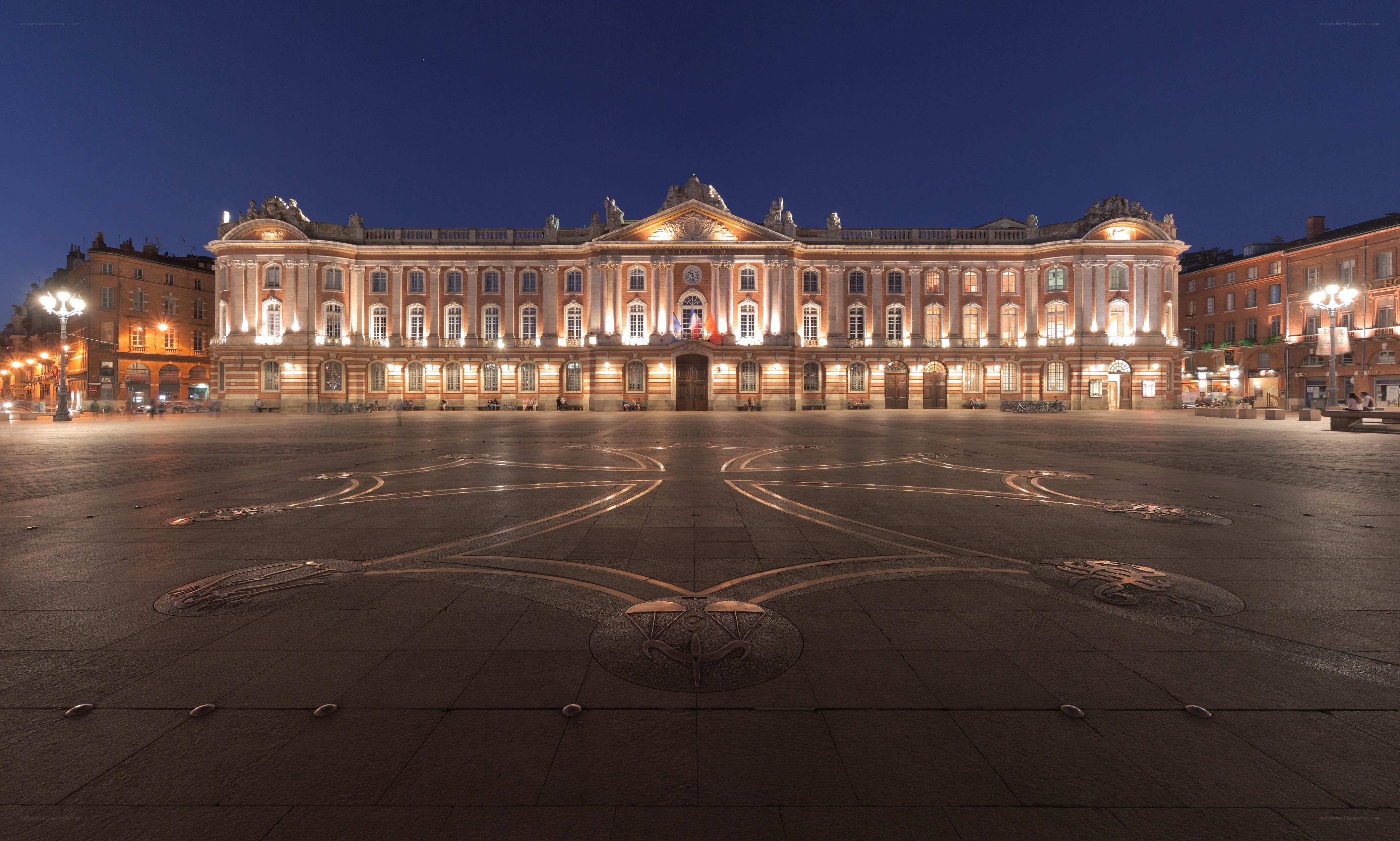 Place du Capitole at night