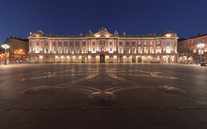 Place du Capitole at night