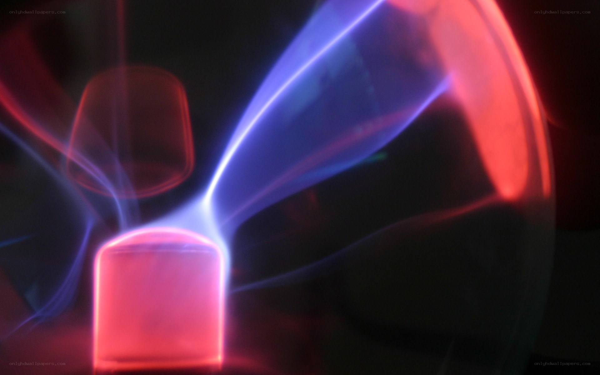 Plasma ball with glowing filaments