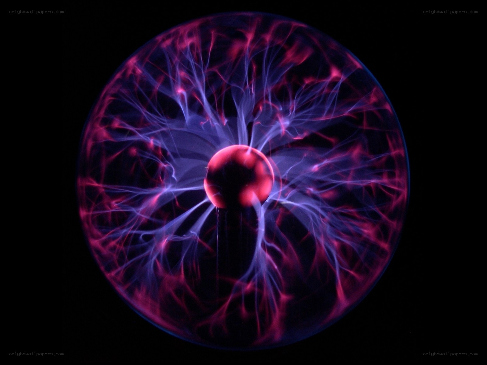 Plasma ball with glowing filaments