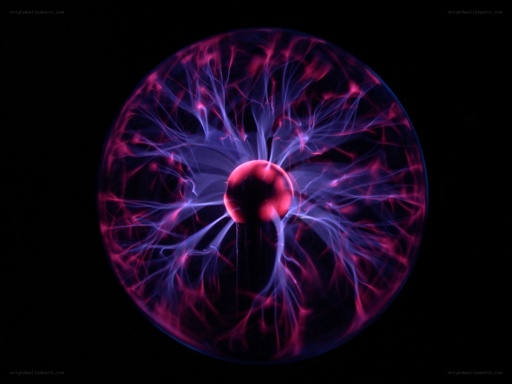 Plasma ball with glowing filaments
