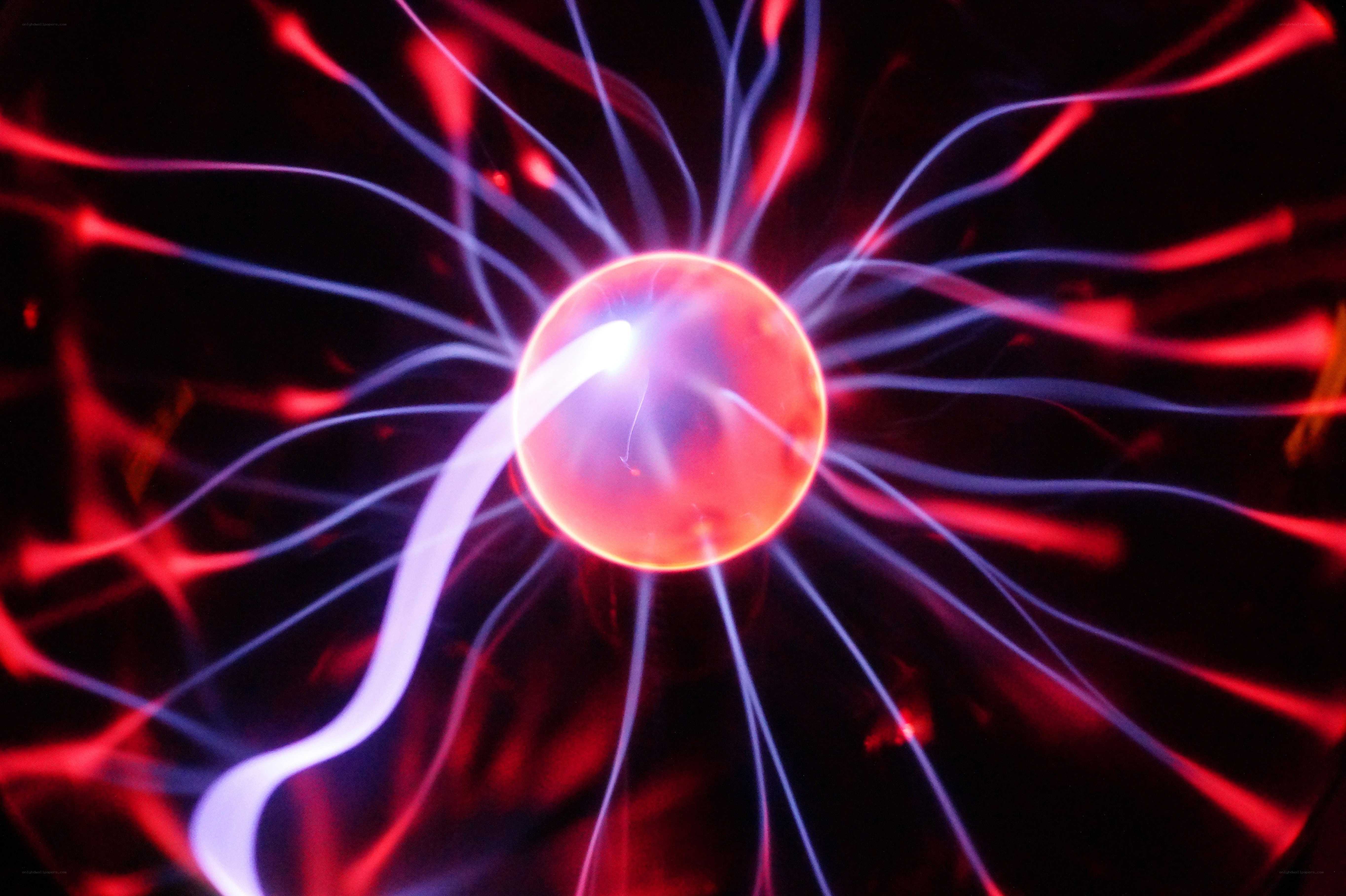 Plasma ball with glowing tendrils