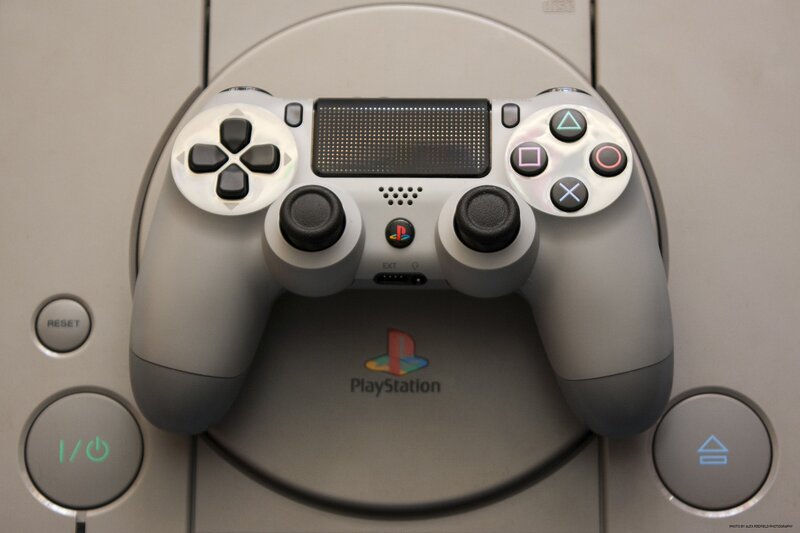 Playstation Controller — Gray, Neutral