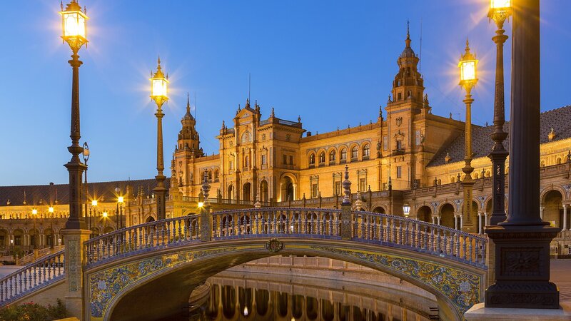 Plaza de España at dusk
