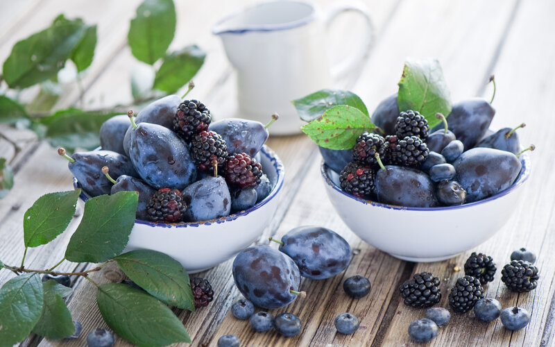 Plums and Blackberries — Blue, Fresh