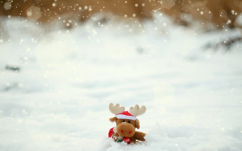 Plush Reindeer in Snow — White