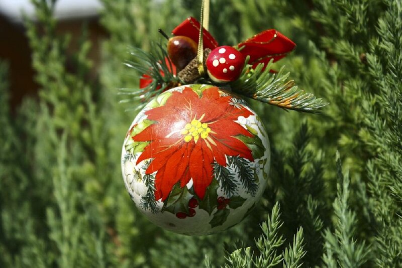 Poinsettia Ornament — Green