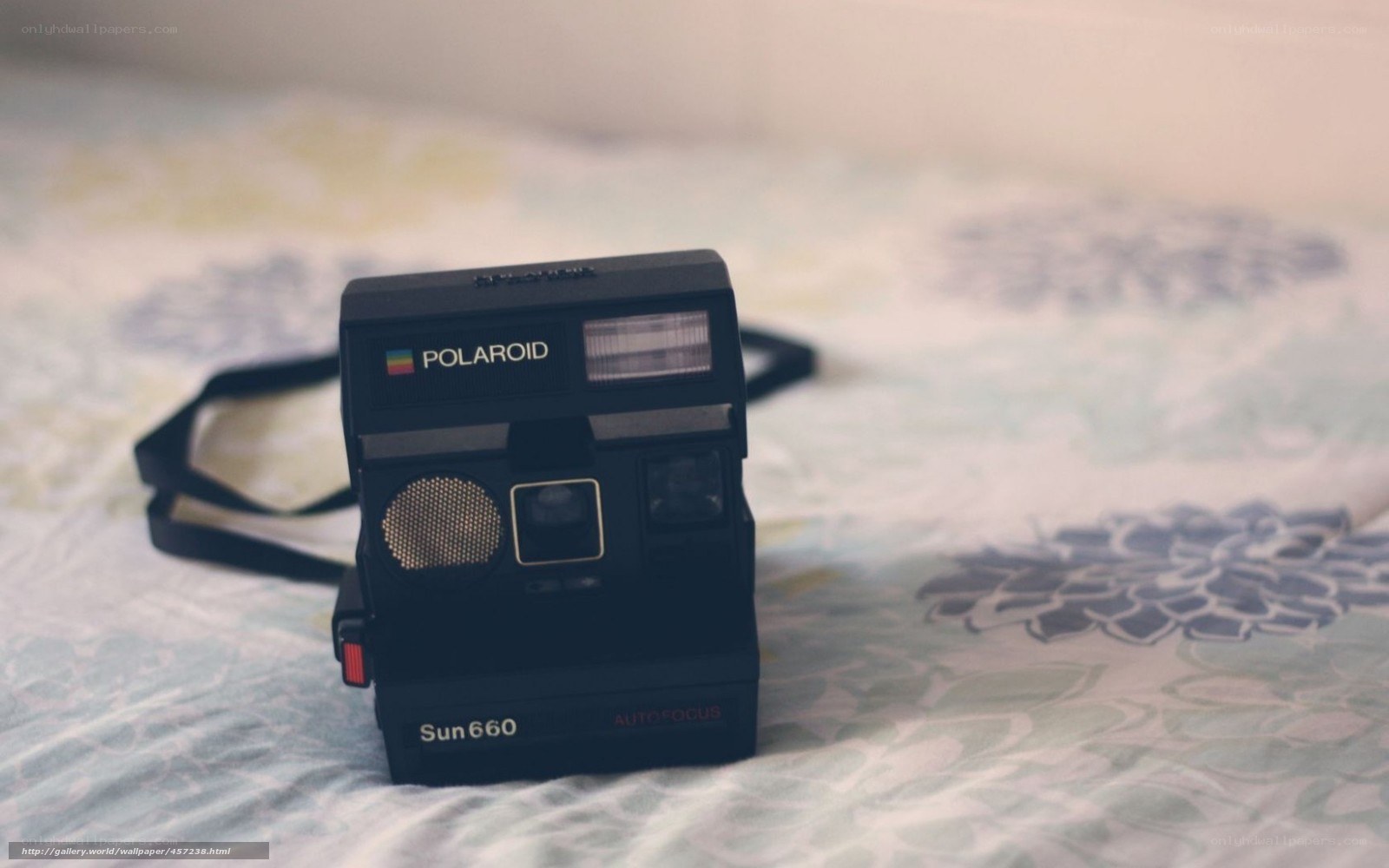 Polaroid Sun 660 camera