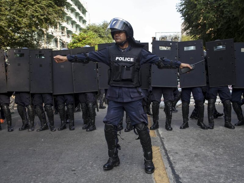Police Officer in Riot Gear — Black