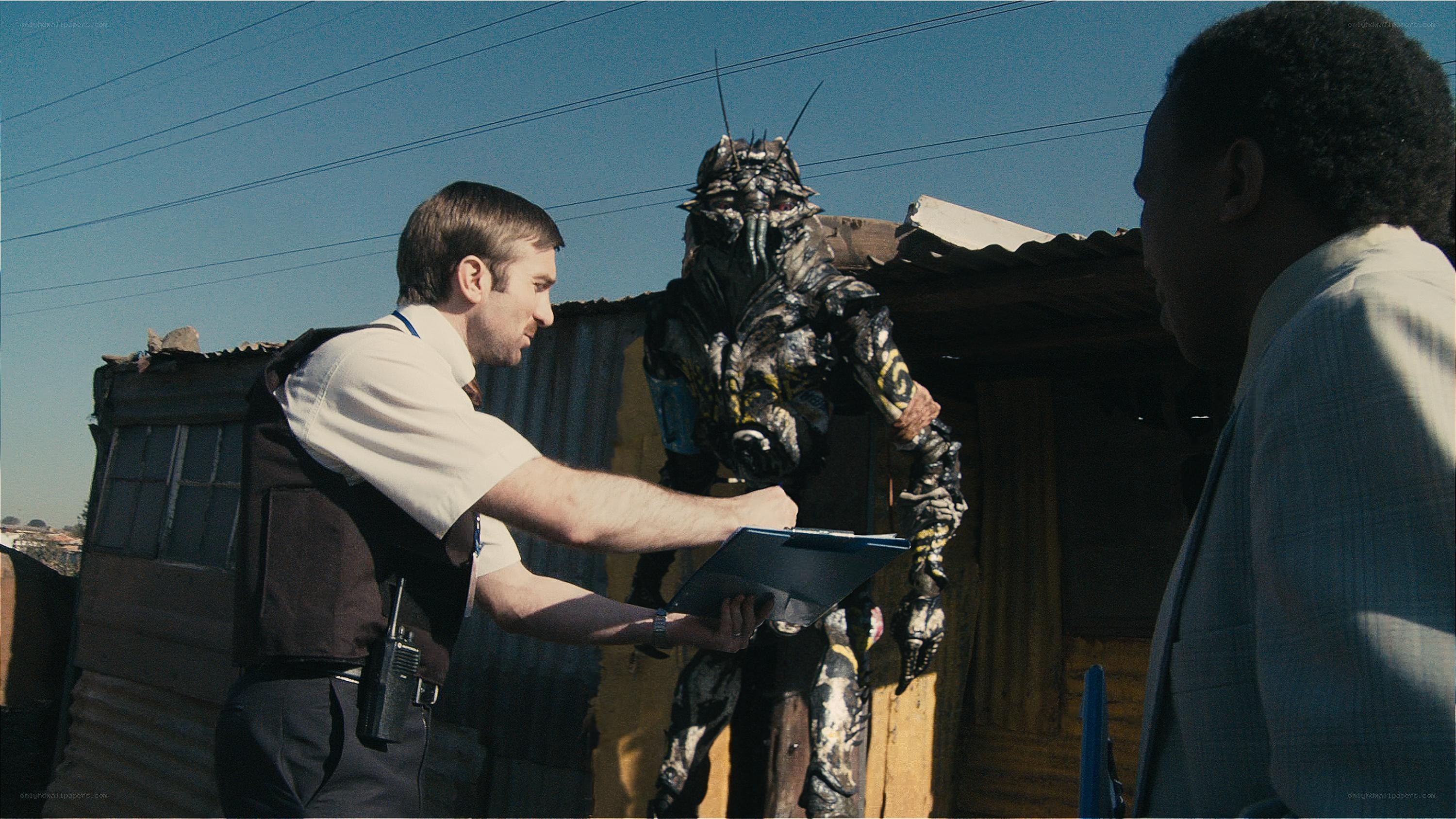 Police officer with alien robot