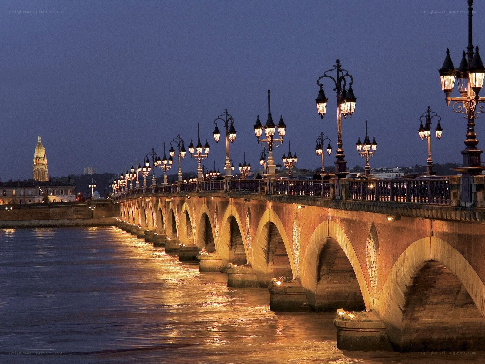 Pont de Pierre at dusk