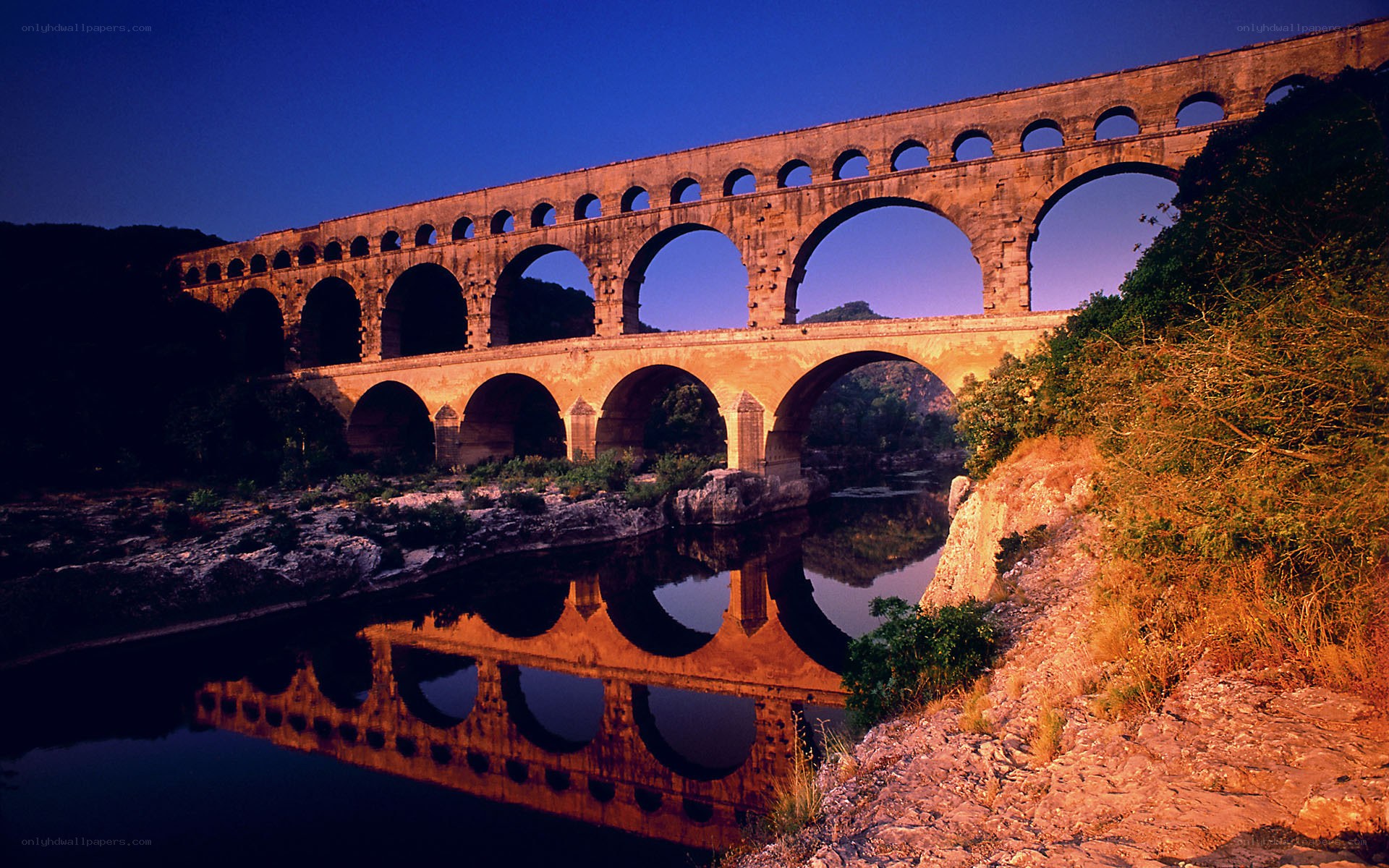 Pont du Gard aqueduct at dusk