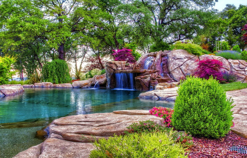 Pool with Waterfall — Green