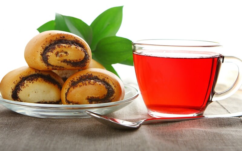 poppy seed buns with tea