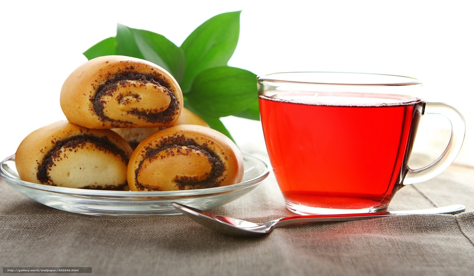 Poppy seed buns with tea