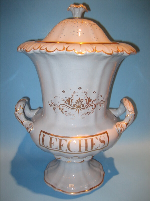 Porcelain leeches container