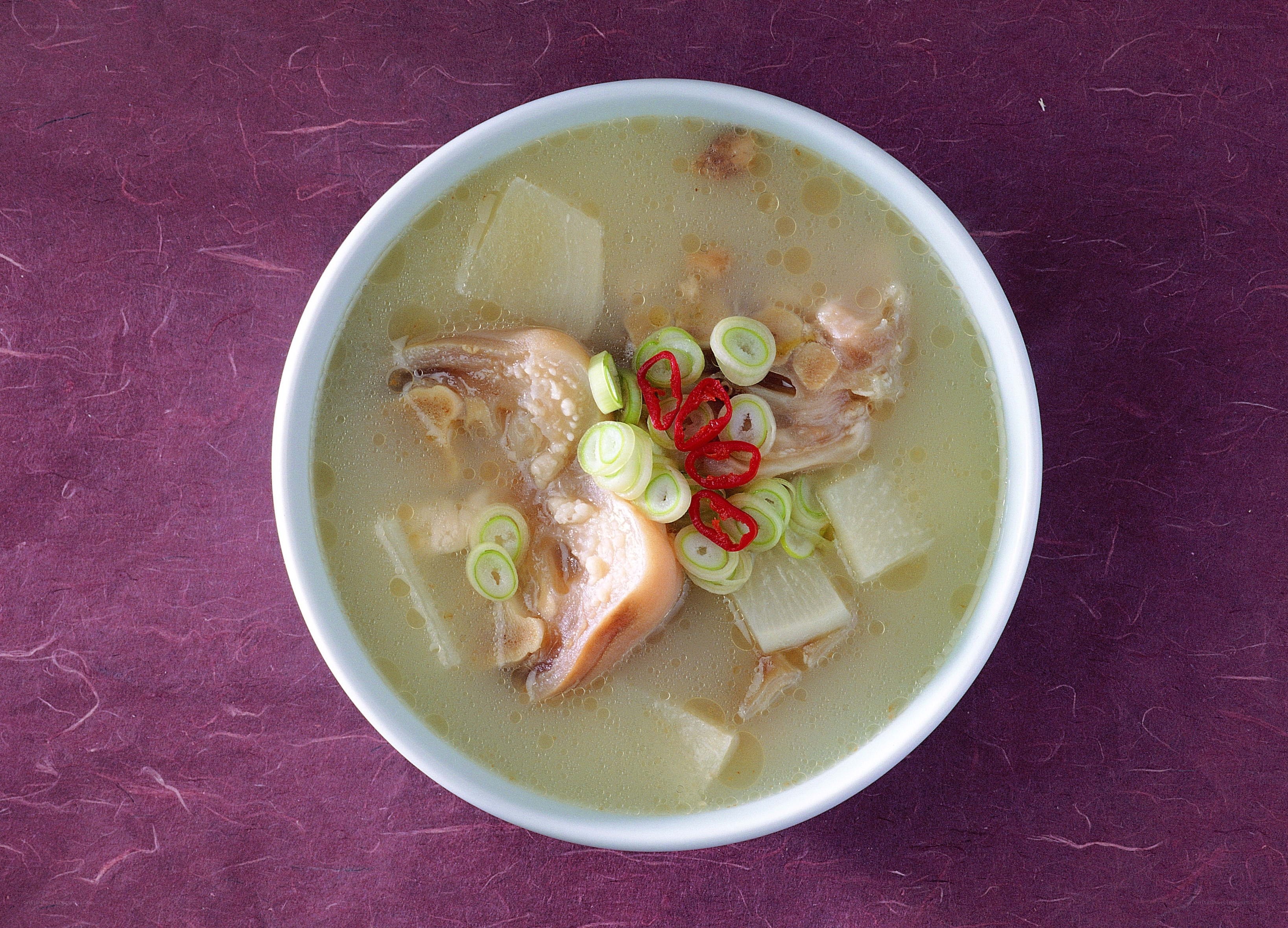 Pork and radish soup