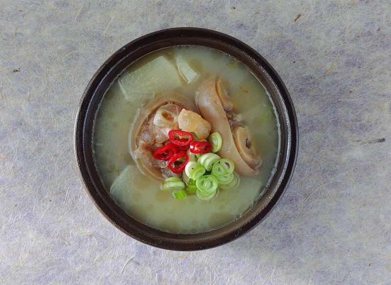 Pork knuckle soup with radish