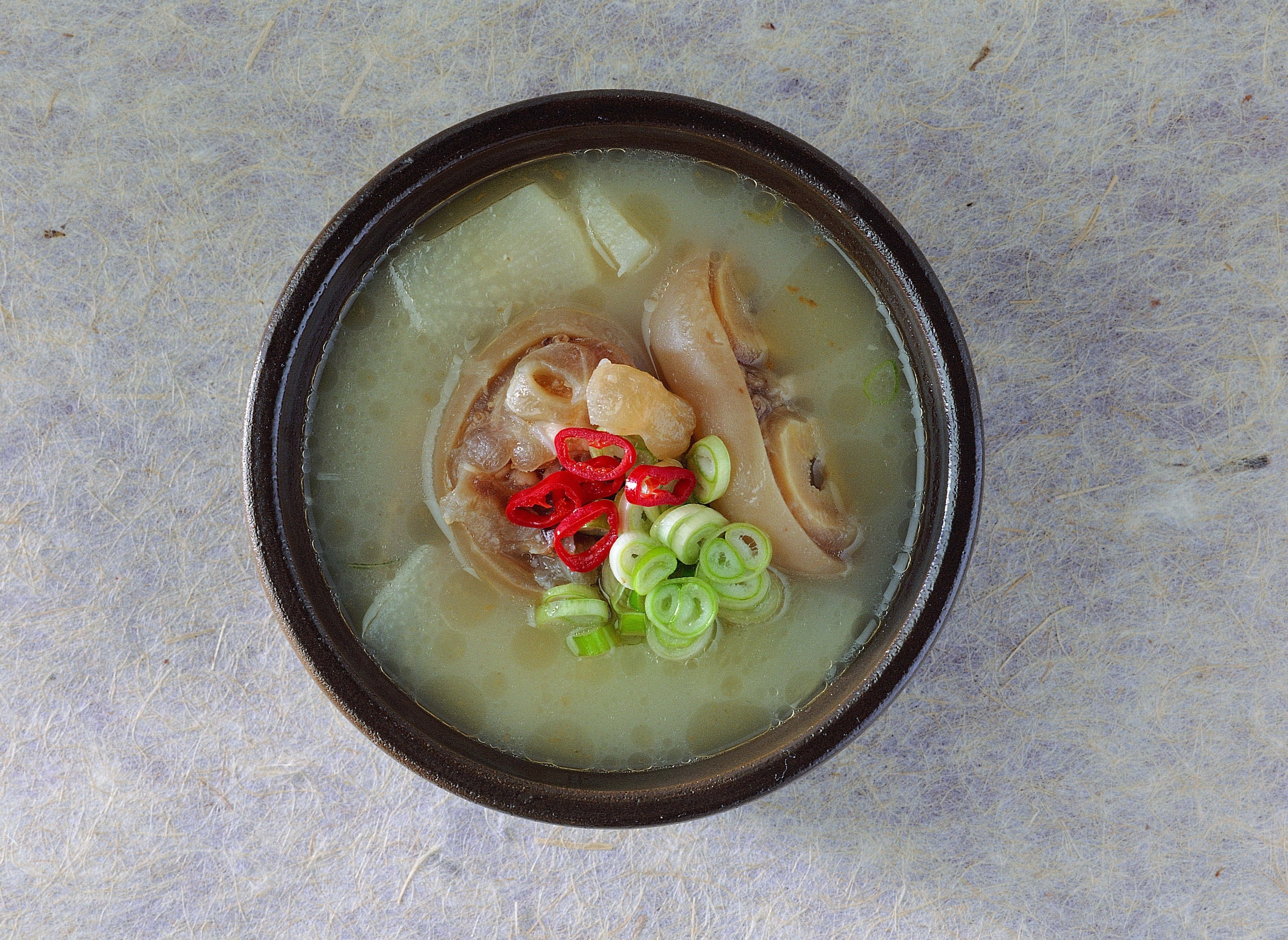 Pork knuckle soup with radish
