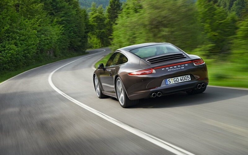Porsche 911 Carrera S — Brown, Dynamic