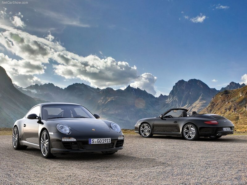 Porsche 911 cars in mountains