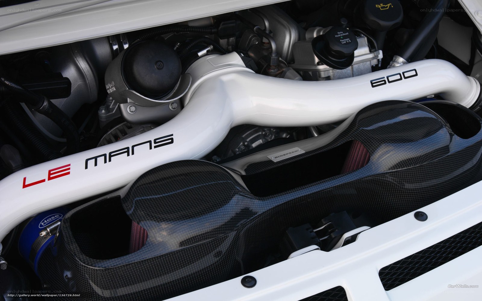 Porsche 911 GT3 engine bay