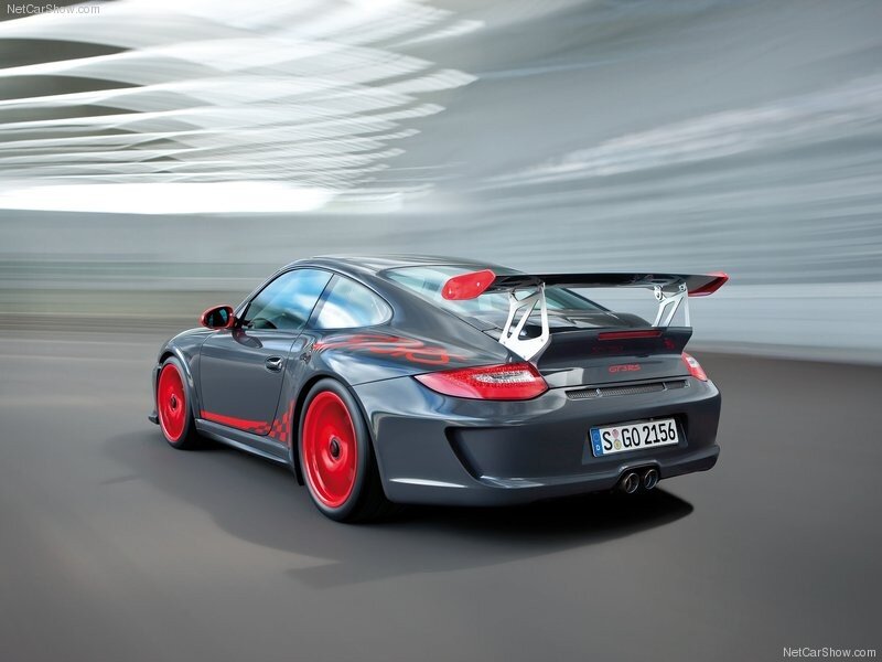 Porsche 911 GT3 RS in motion