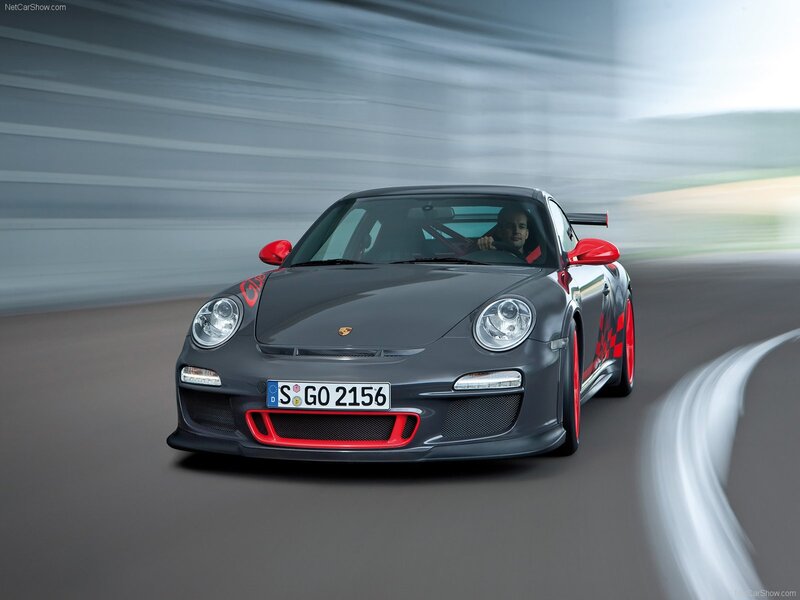 Porsche 911 GT3 RS in motion