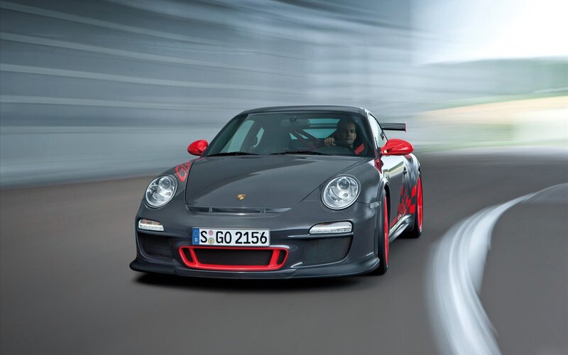 Porsche 911 GT3 RS in motion