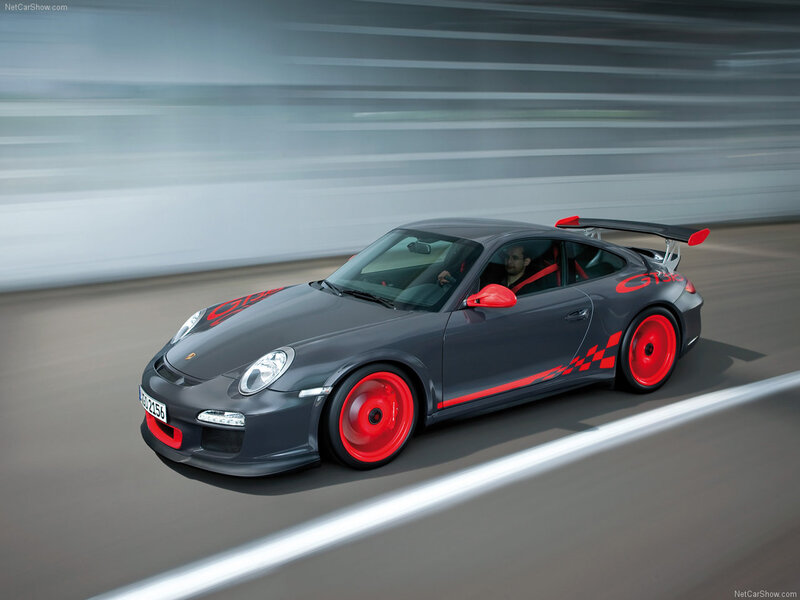 Porsche 911 GT3 RS in motion